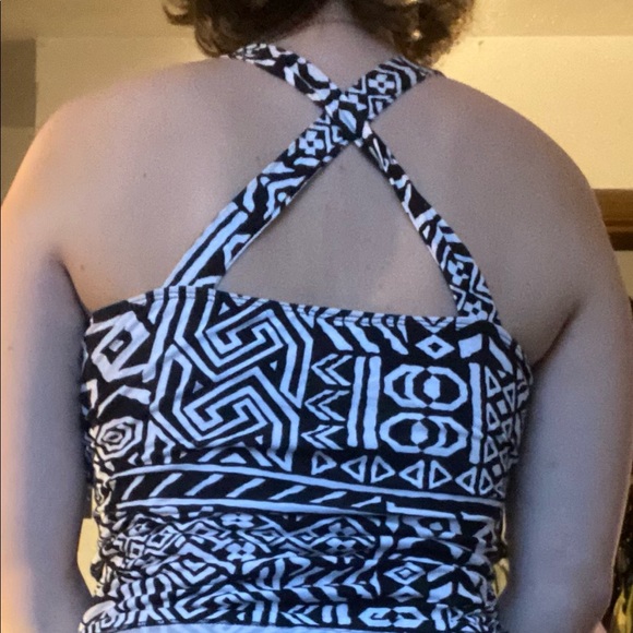 size large black and white patterned razor back vneck tank top - Picture 3 of 3